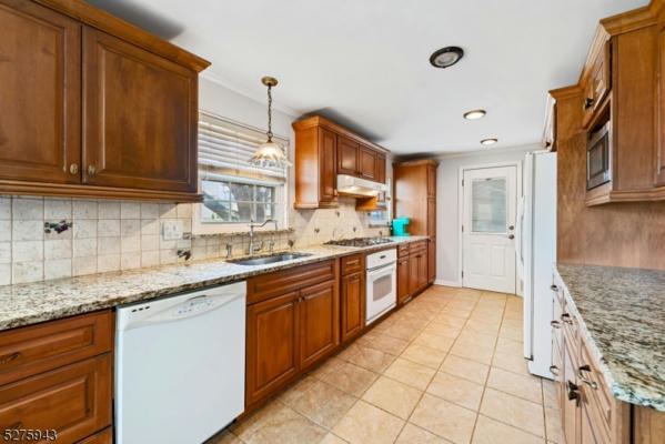 10 E CIRCUIT DR, SUCCASUNNA, NJ 07876 - Image 1